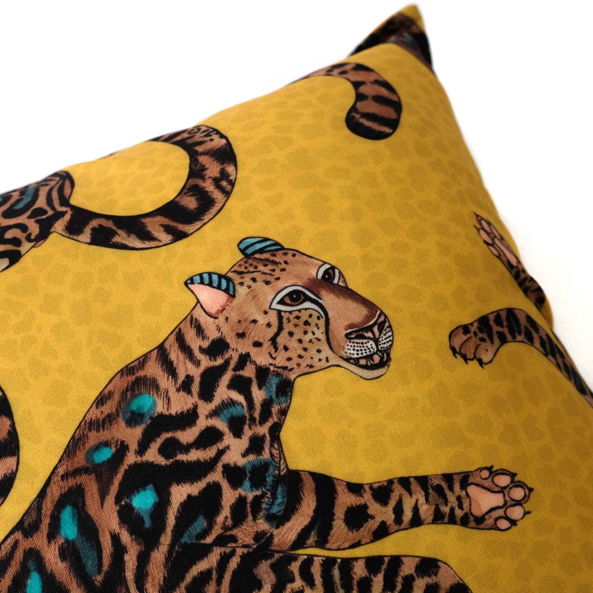 Gold best sale cheetah pillow